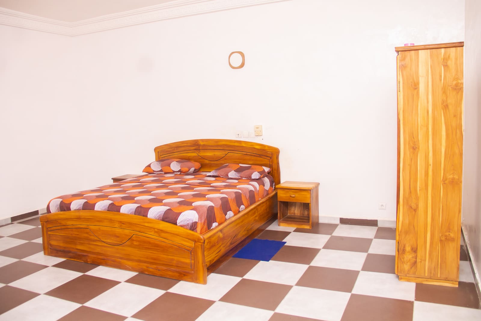 Chambre avec grand lit